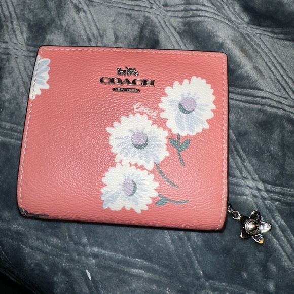 Coach Outlet Snap Wallet Pink with Daisy Print - Picture 1 of 5